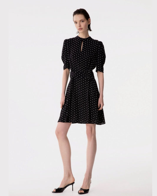 KIMBERLY - ABITO CORTO CON DETTAGLIO MANICA E GOCCIA SUL DAVANTI IN CREPE